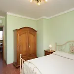 Apartment In Monte Del Lago Near Lake Trasimeno Hébergement de vacances Monte del Lago