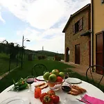 Apartment In Monte Del Lago Near Lake Trasimeno Prázdninový dům *