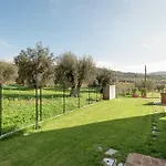 Apartment In Monte Del Lago Near Lake Trasimeno Hébergement de vacances Monte del Lago