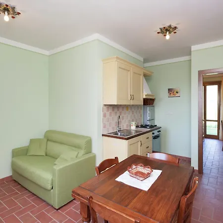 Apartment In Monte Del Lago Near Lake Trasimeno Hébergement de vacances Monte del Lago